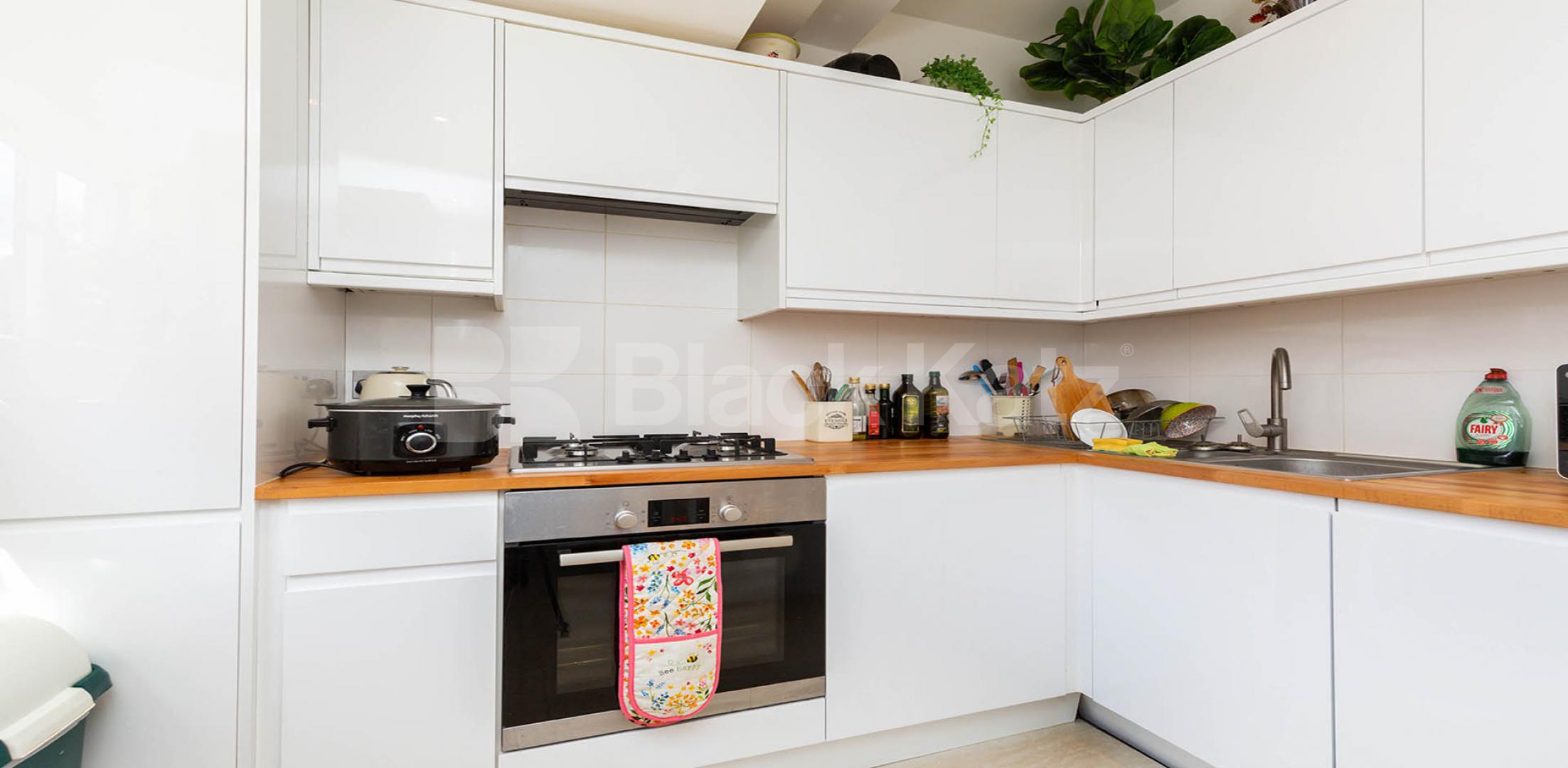 			2 Bedroom, 1 bath, 1 reception Flat			 Coverdale Road, Shepherds Bush